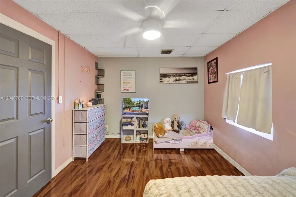 206 SE 3rd St Dania Beach, FL 33004
