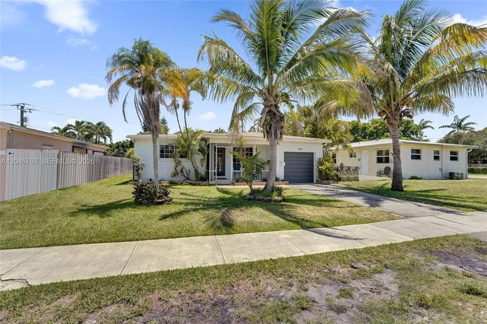 206 SE 3rd St Dania Beach, FL 33004