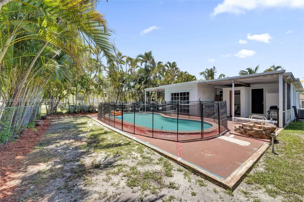 206 SE 3rd St Dania Beach, FL 33004