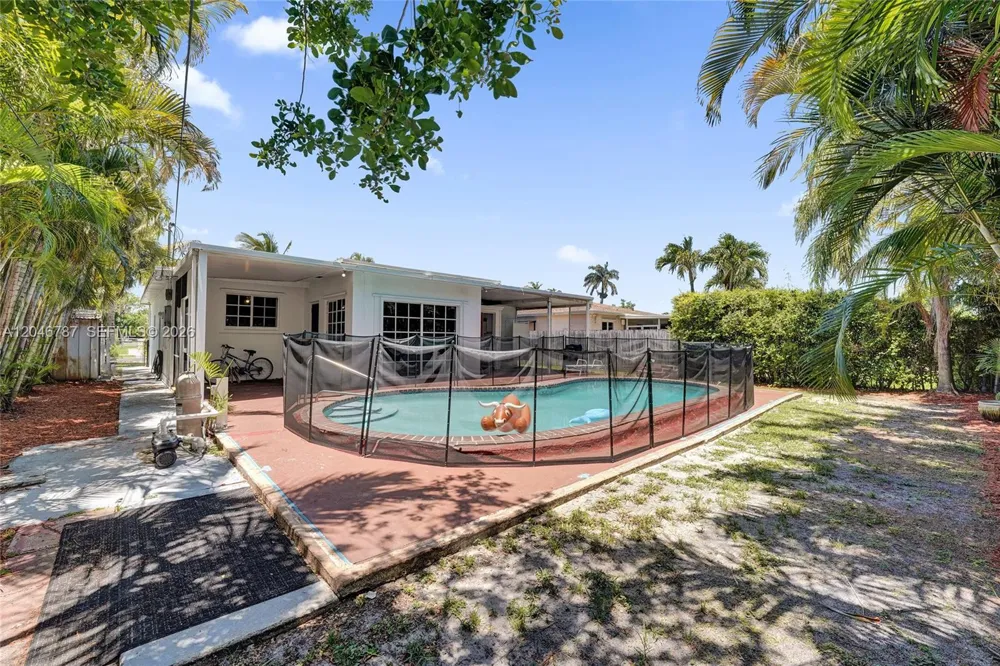 206 SE 3rd St Dania Beach, FL 33004