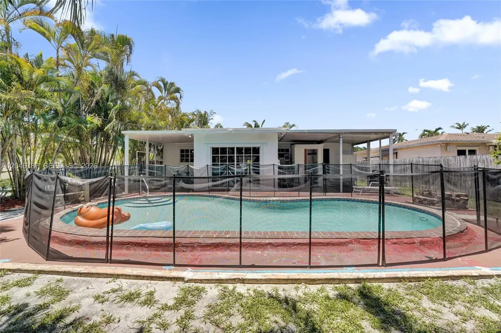 206 SE 3rd St Dania Beach, FL 33004