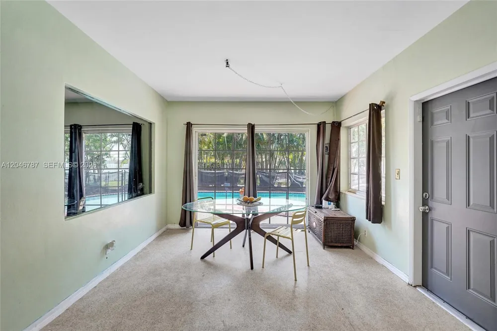 206 SE 3rd St Dania Beach, FL 33004