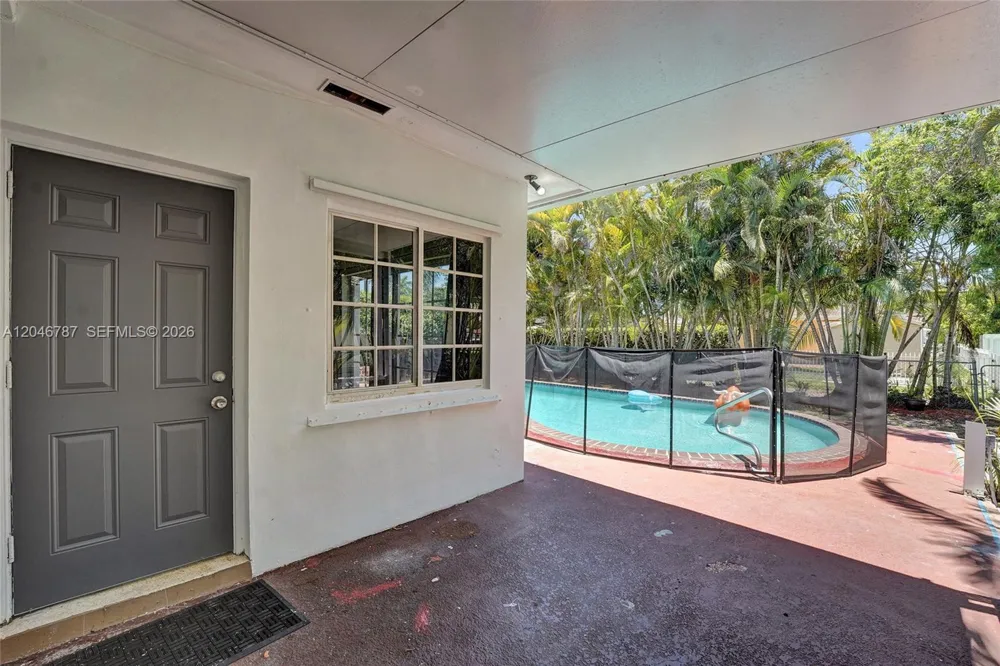 206 SE 3rd St Dania Beach, FL 33004