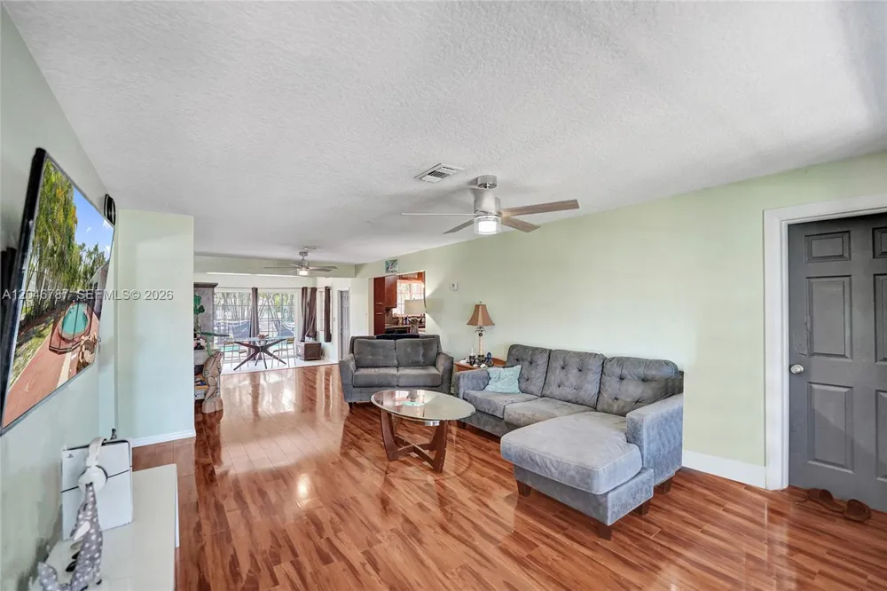 206 SE 3rd St Dania Beach, FL 33004