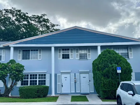 8028 SW 17th Place