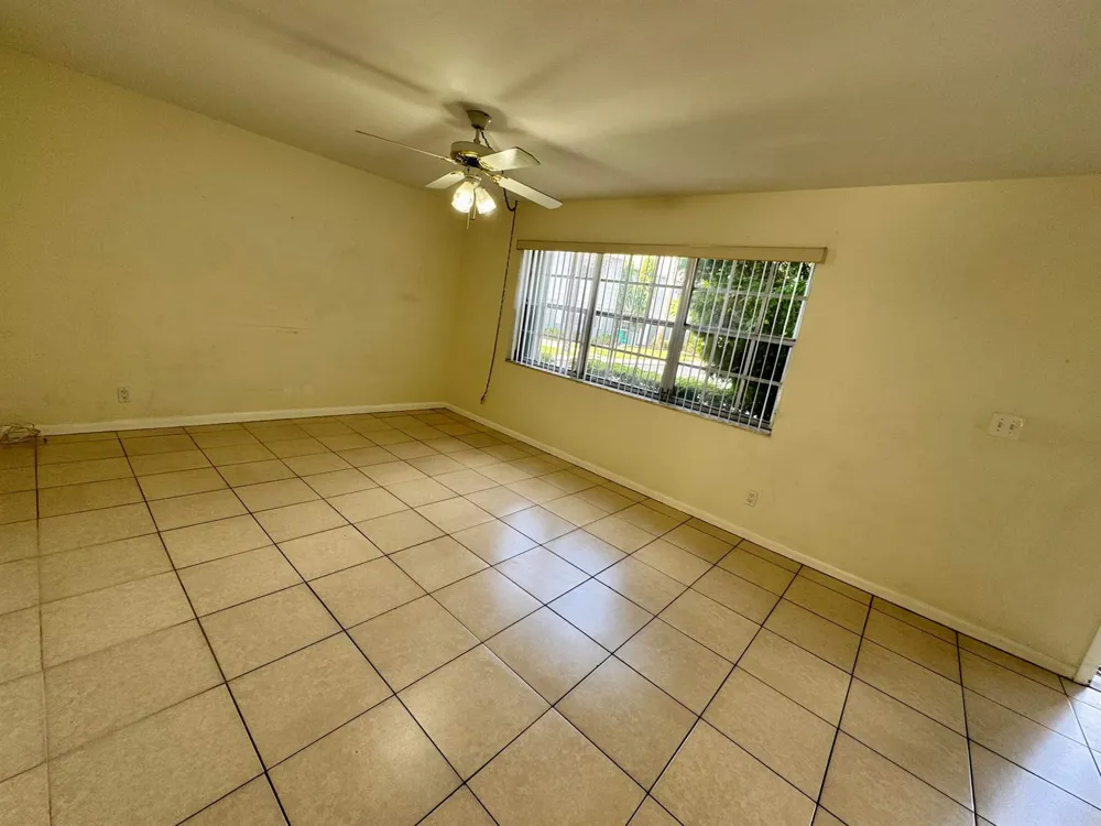 8028 SW 17th Place Davie, FL 33324