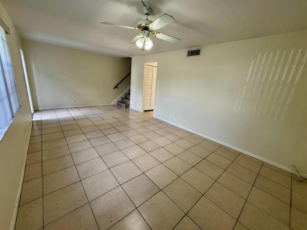 8028 SW 17th Place Davie, FL 33324