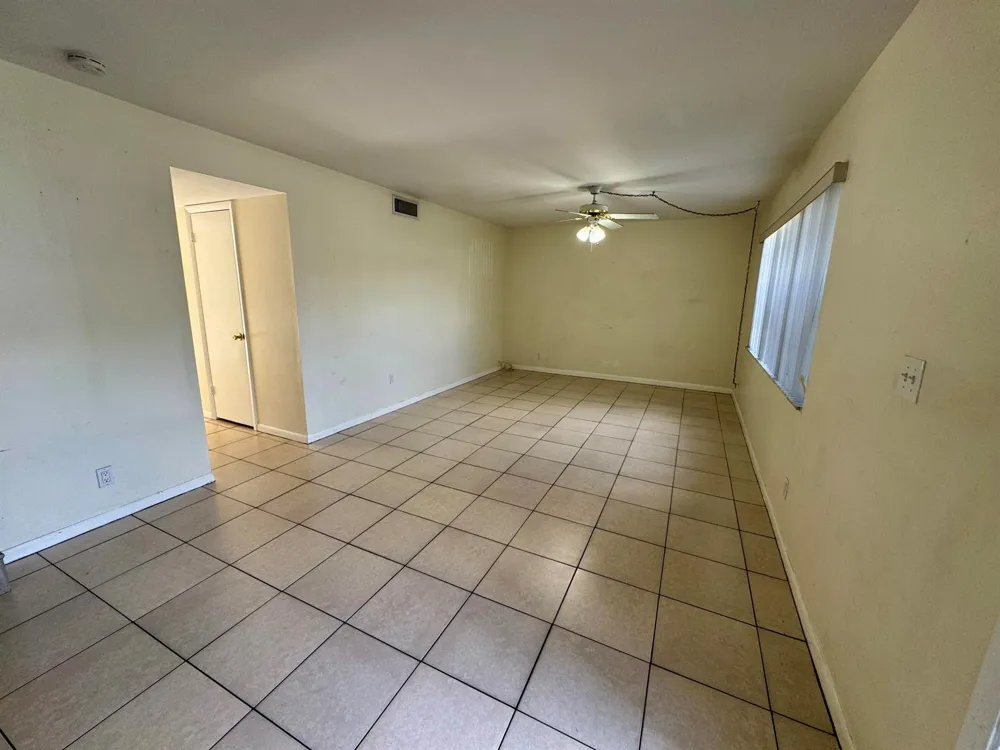 8028 SW 17th Place Davie, FL 33324