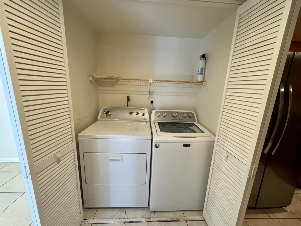 8028 SW 17th Place Davie, FL 33324
