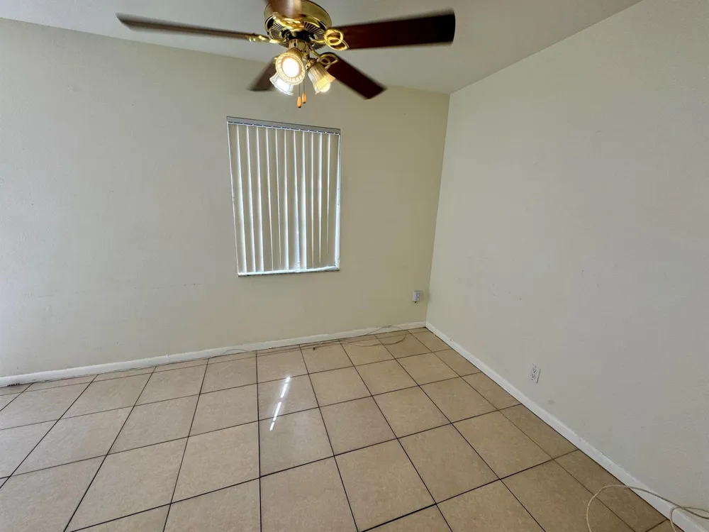 8028 SW 17th Place Davie, FL 33324