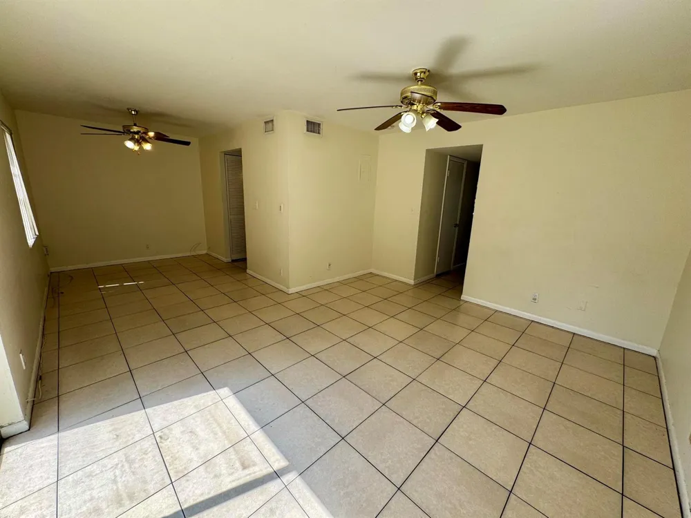 8028 SW 17th Place Davie, FL 33324