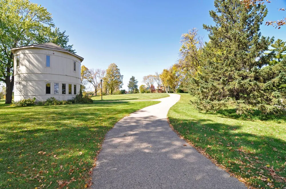 3961 White Oak Lane Chanhassen, MN 55331