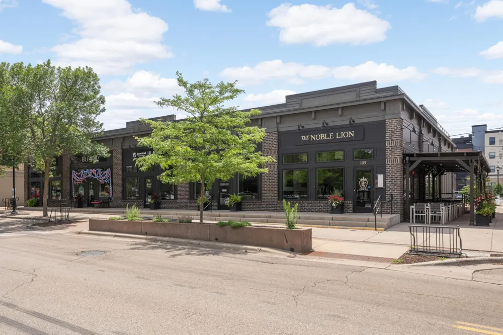 8115 Victoria Drive Victoria, MN 55386