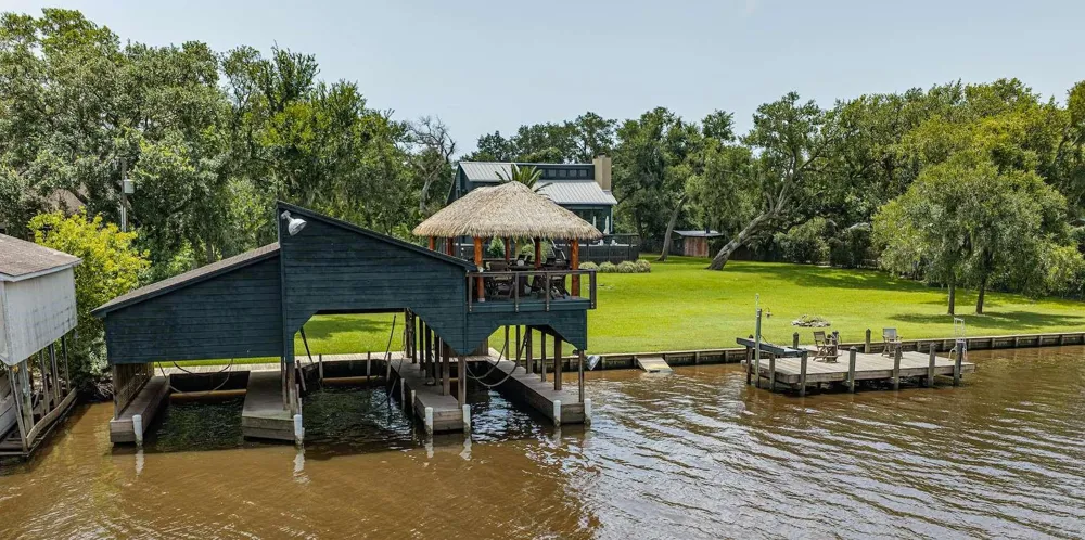 1056 County Road 297 Circle Sargent, TX 77414