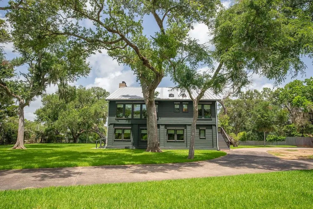 1056 County Road 297 Circle Sargent, TX 77414