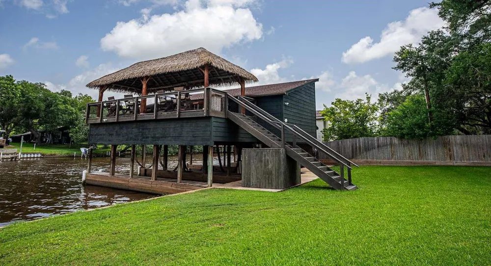 1056 County Road 297 Circle Sargent, TX 77414