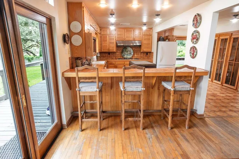 1056 County Road 297 Circle Sargent, TX 77414