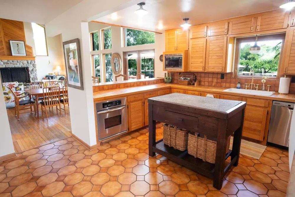 1056 County Road 297 Circle Sargent, TX 77414