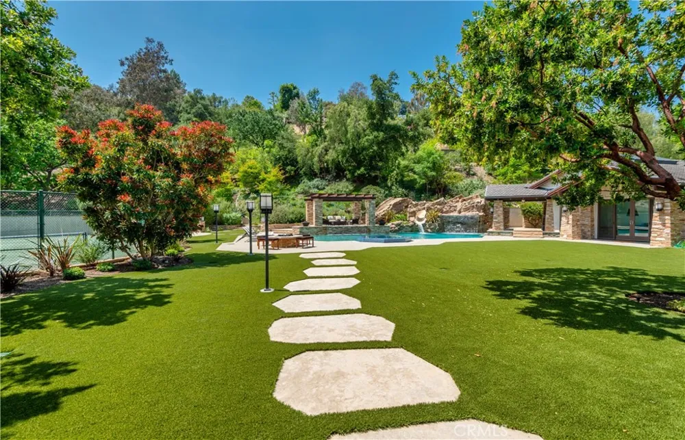 5824 JED SMITH ROAD Hidden Hills, CA 91302