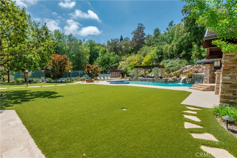 5824 JED SMITH ROAD Hidden Hills, CA 91302