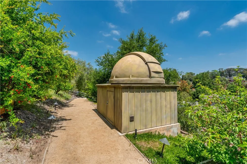 5824 JED SMITH ROAD Hidden Hills, CA 91302