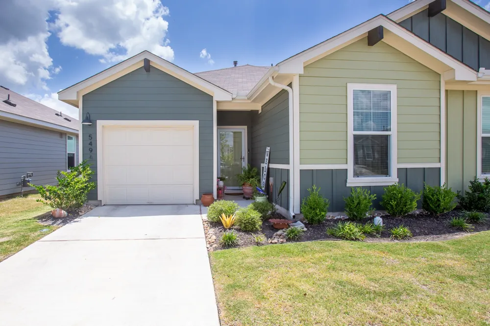 549 Arnold Loop #A Uhland, TX 78640
