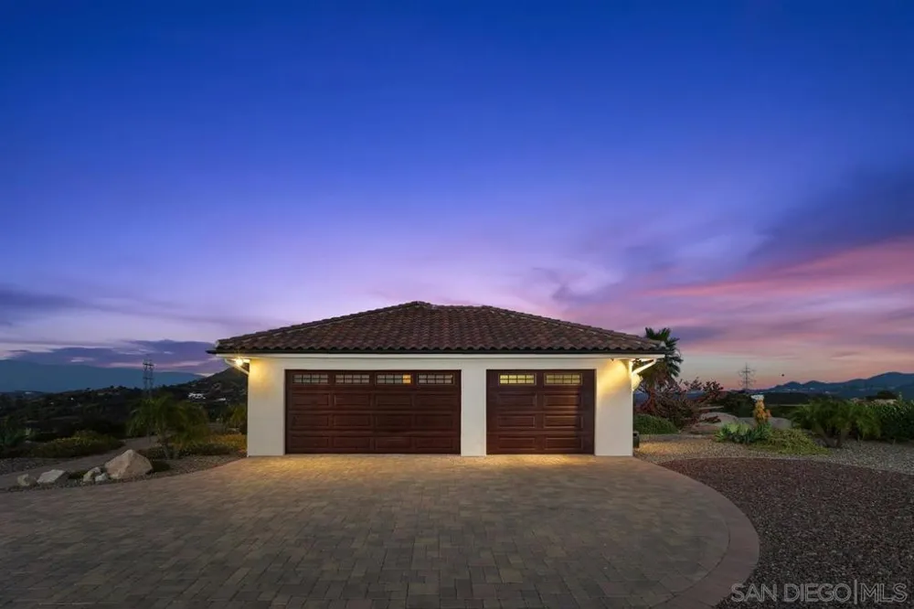 10881 Mystery Mountain Road Valley Center, CA 92082