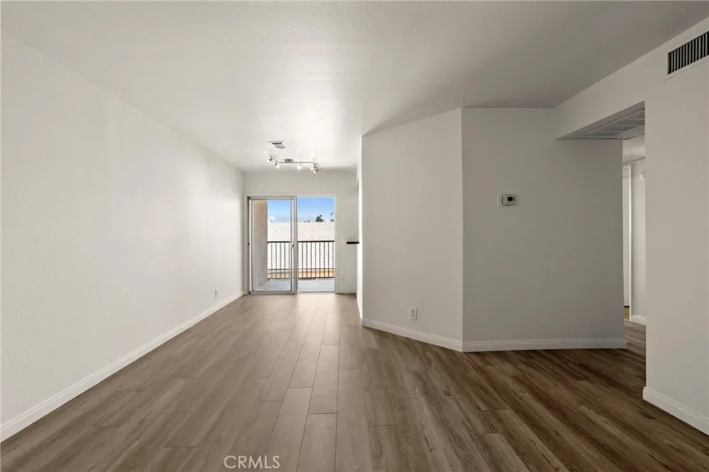 7641 Reseda Boulevard #126 Reseda, CA 91335