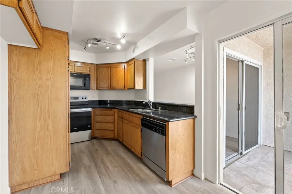 7641 Reseda Boulevard #126 Reseda, CA 91335