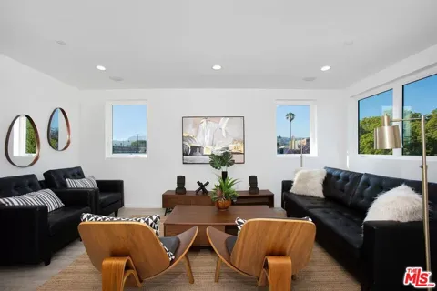 945 Oxford Avenue #2