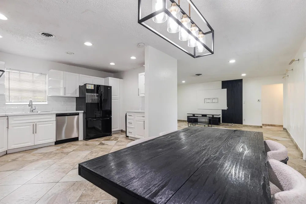 24 NW 42nd Terrace Plantation, FL 33317