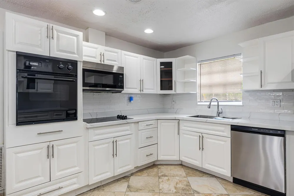 24 NW 42nd Terrace Plantation, FL 33317