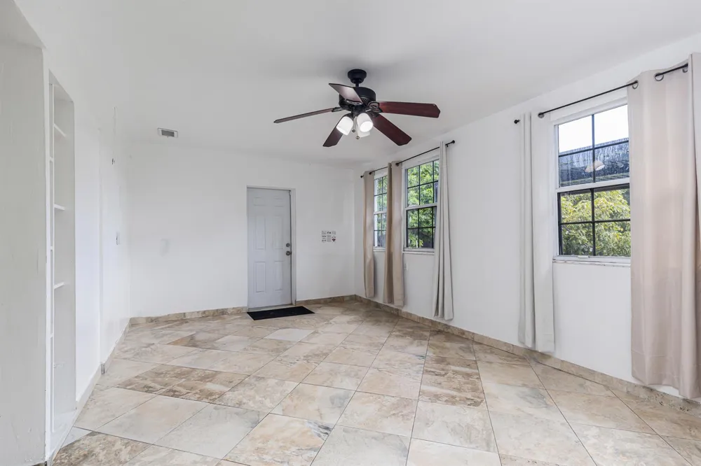 24 NW 42nd Terrace Plantation, FL 33317
