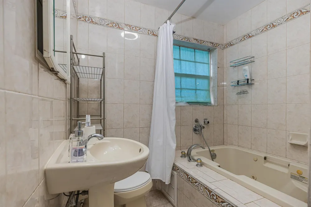 24 NW 42nd Terrace Plantation, FL 33317