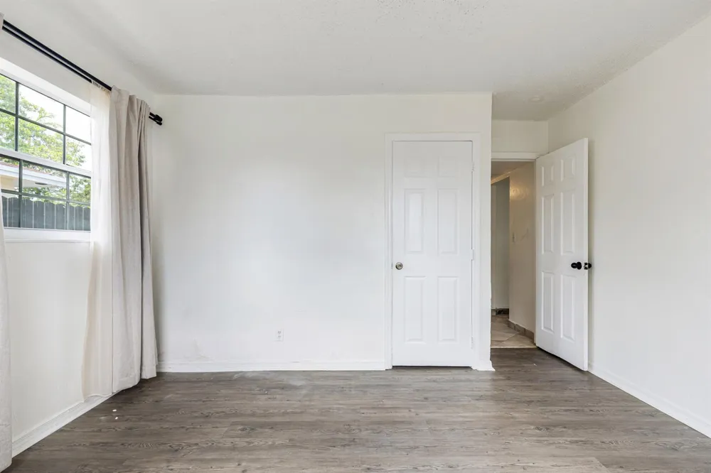 24 NW 42nd Terrace Plantation, FL 33317