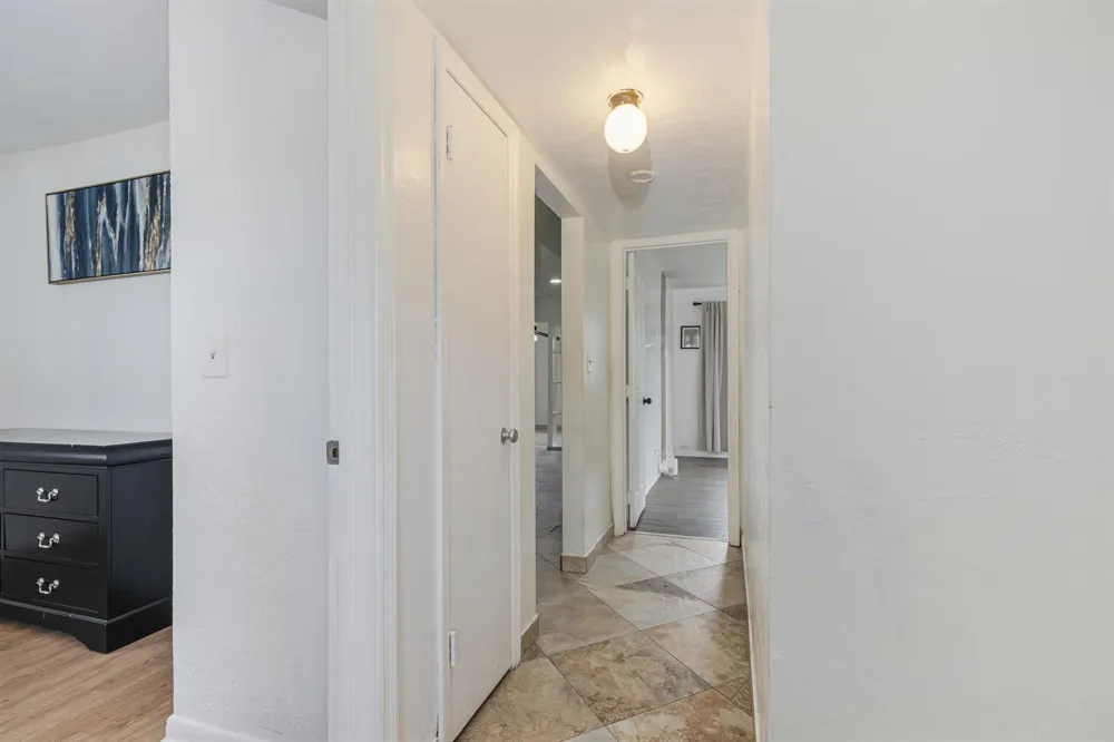 24 NW 42nd Terrace Plantation, FL 33317