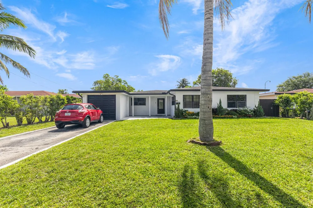 24 NW 42nd Terrace Plantation, FL 33317