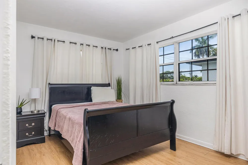 24 NW 42nd Terrace Plantation, FL 33317