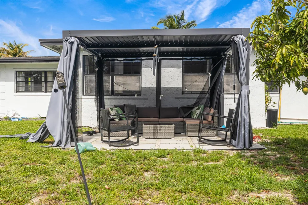 24 NW 42nd Terrace Plantation, FL 33317