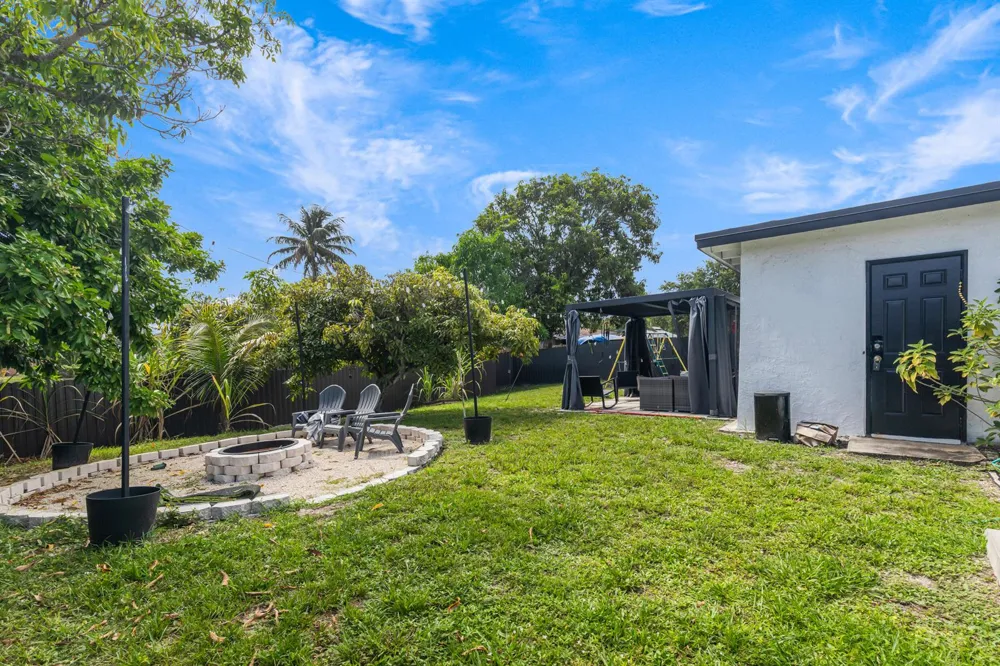 24 NW 42nd Terrace Plantation, FL 33317