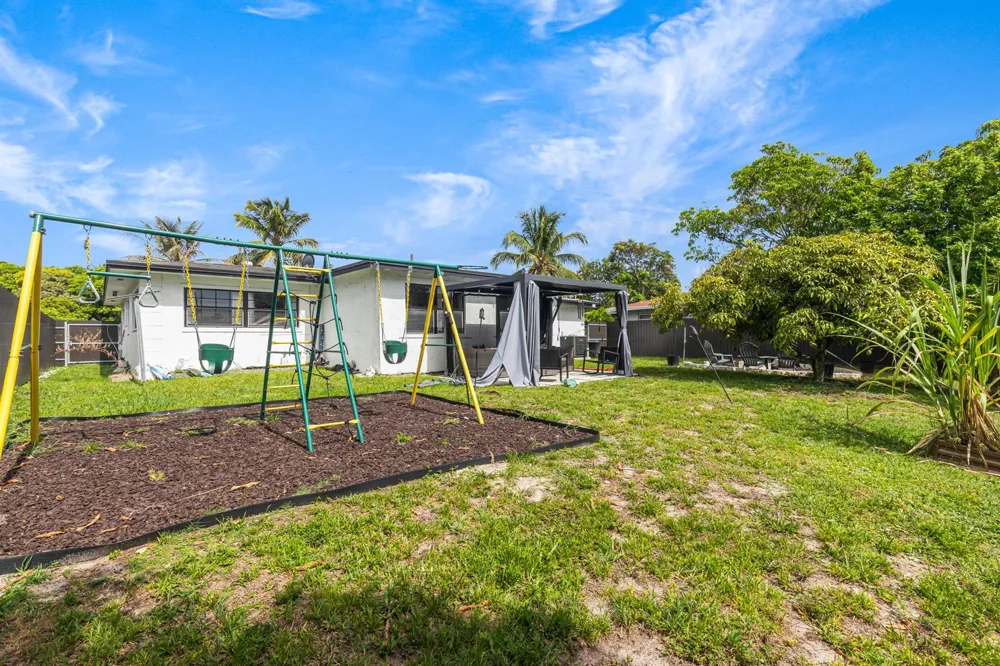 24 NW 42nd Terrace Plantation, FL 33317