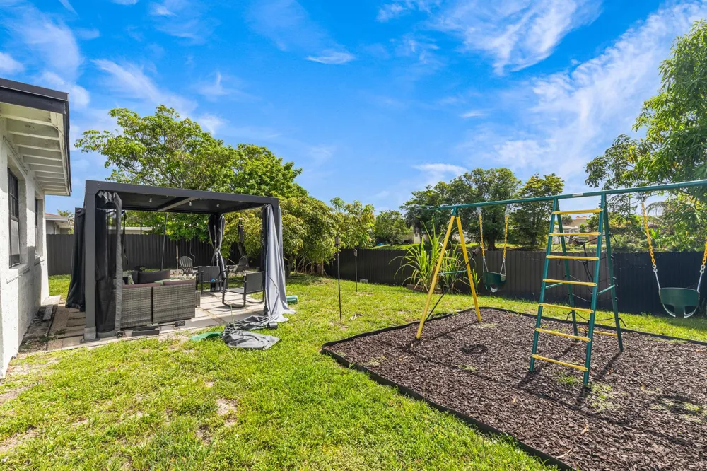 24 NW 42nd Terrace Plantation, FL 33317