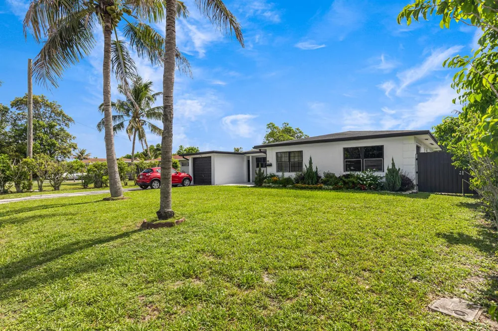 24 NW 42nd Terrace Plantation, FL 33317