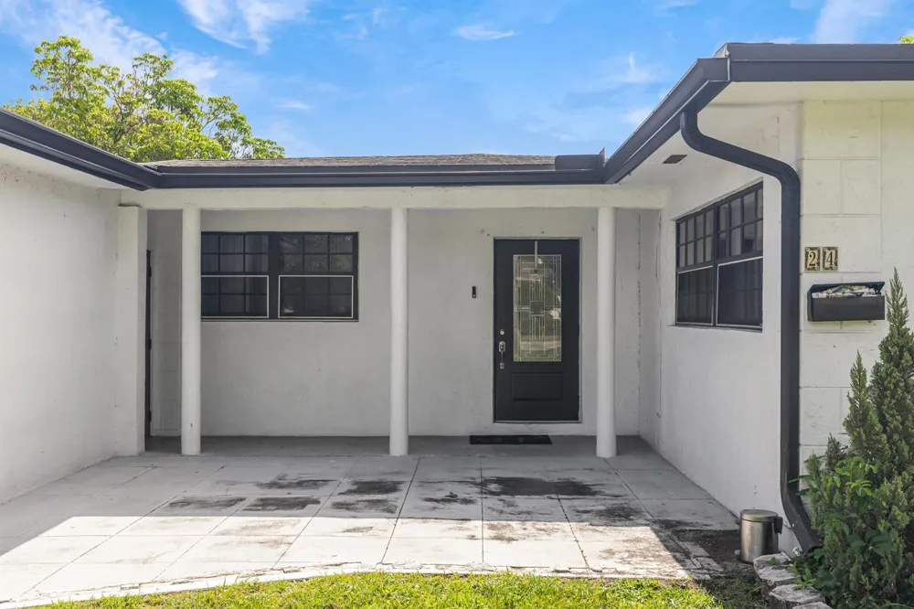 24 NW 42nd Terrace Plantation, FL 33317