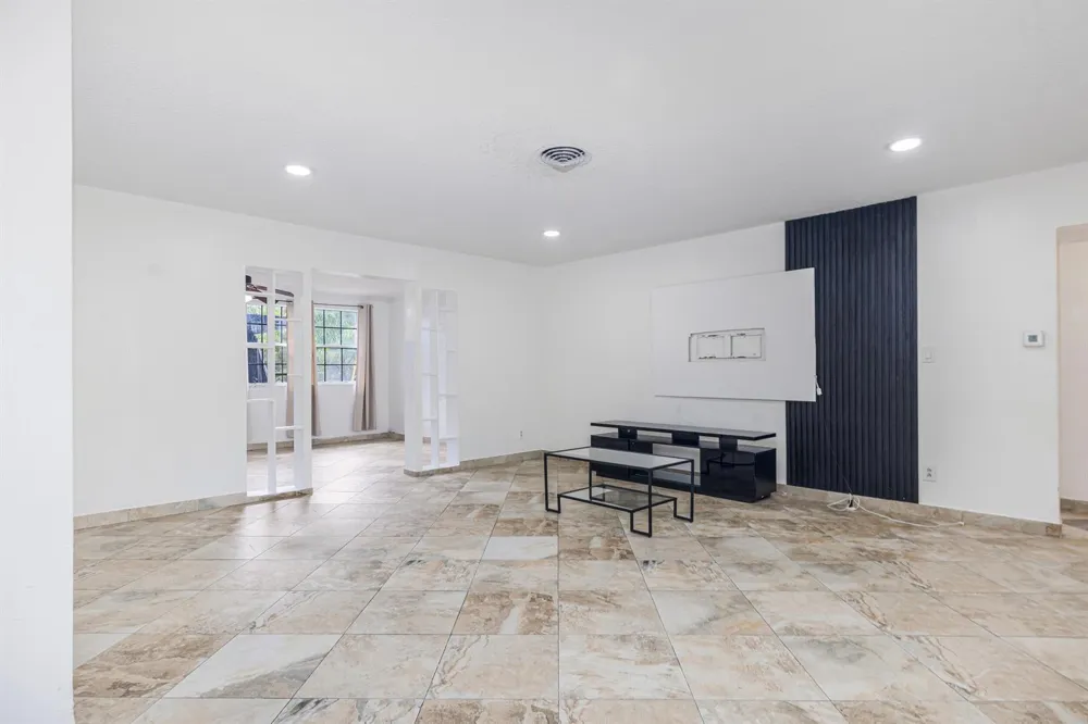 24 NW 42nd Terrace Plantation, FL 33317