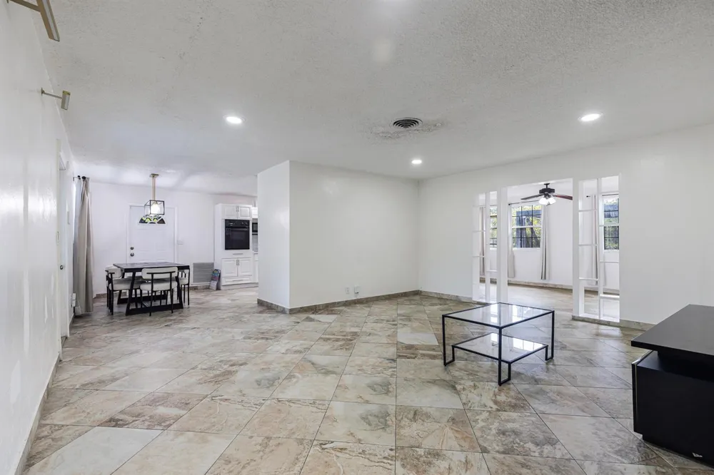 24 NW 42nd Terrace Plantation, FL 33317