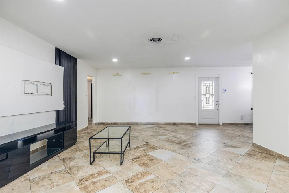 24 NW 42nd Terrace Plantation, FL 33317
