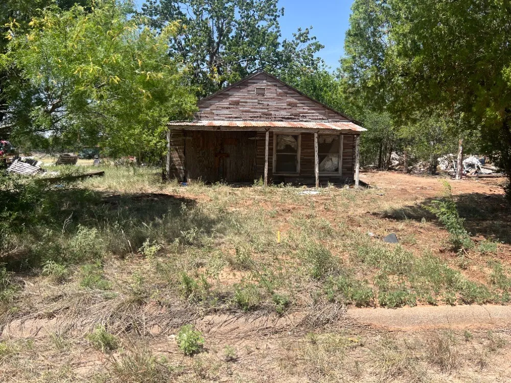 615 Davenport E Stamford, TX 79553