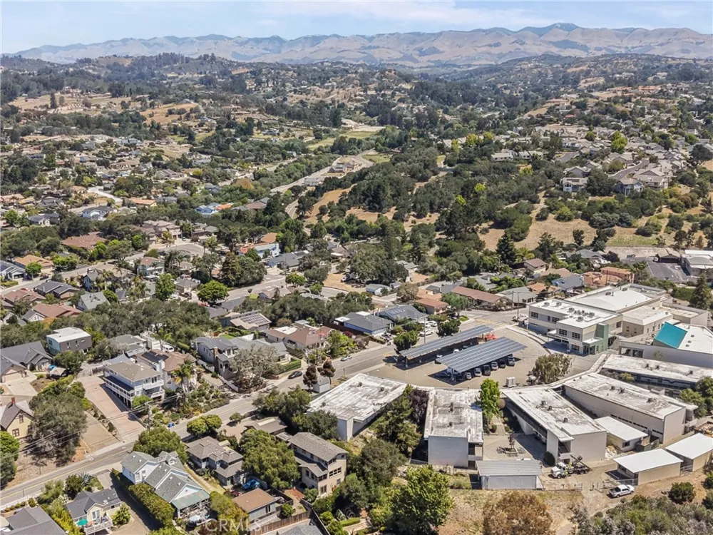 562 Crown Hill Street Arroyo Grande, CA 93420