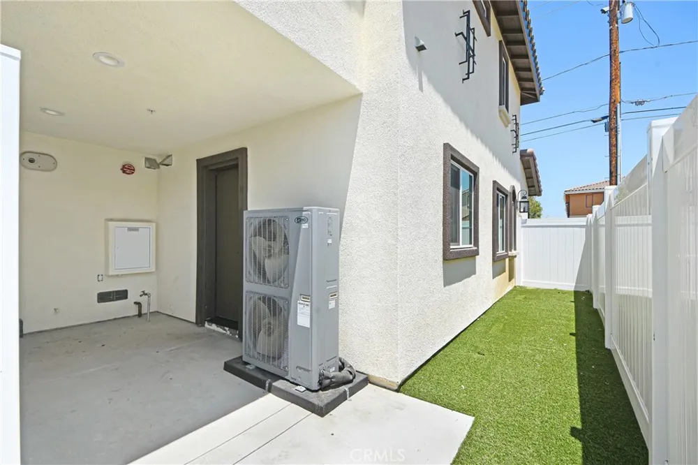 16385 Valencia Avenue #2 Fontana, CA 92335